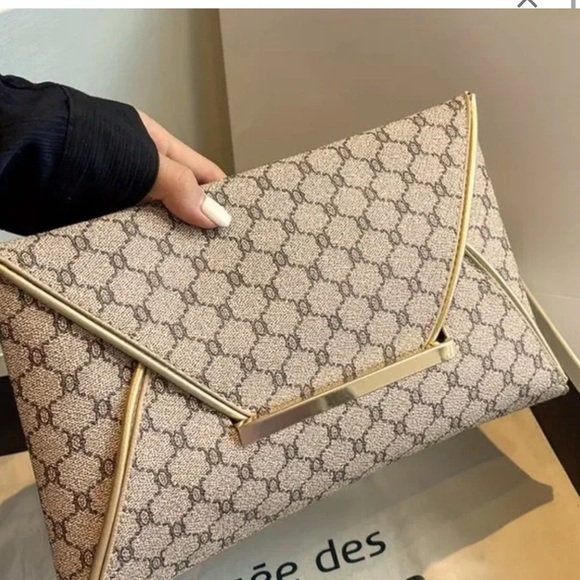 Classy elegant beige and gold envelope clutch - Picture 3 of 9